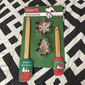 Peanuts Silicone Spatulas & Cookie Cutter Set